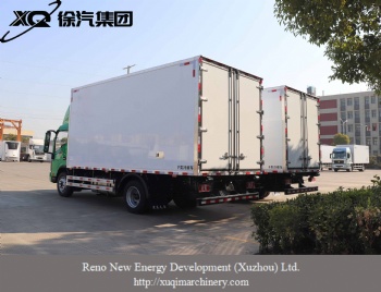 Light-duty refrigerated fresh-keeping truck
