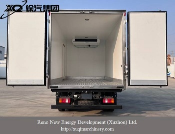 Light-duty refrigerated fresh-keeping truck