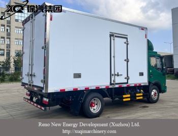 Light-duty seafood refrigerated truck