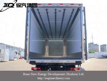 Heavy-duty and medium-sized meat refrigerated truck