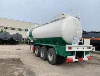 Low-density powder material semi-trailer