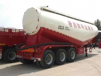 Low-density powder material semi-trailer