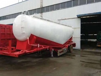 Low-density powder material semi-trailer